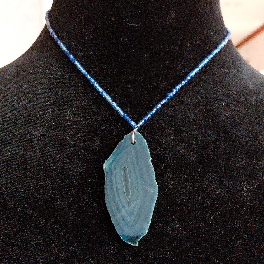 Elegant Blue Agate Pendant Necklace